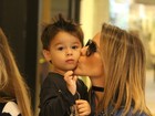 Fernanda Pontes dá show de fofura durante passeio com o filho caçula