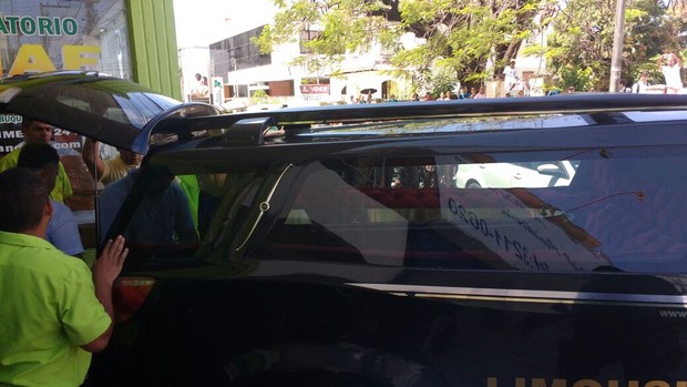 Carro com corpo de Domingos Montagner deixa funerária (Foto: ASCom da SSP de Sergipe/ AgNews     )