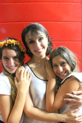 Mabel com as filhas Luiza e Iris (Foto: Reprodução/Facebook)