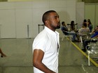 Kanye West desembarca em aeroporto do Rio de Janeiro 