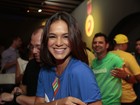 Bruna Marquezine volta ao Brasil e torce por seleção de Neymar
