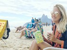 Ticiane Pinheiro curte praia no Rio e faz 'foto clichê'