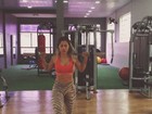 Vanessa Mesquita mostra treino para deixar bumbum e pernas em forma