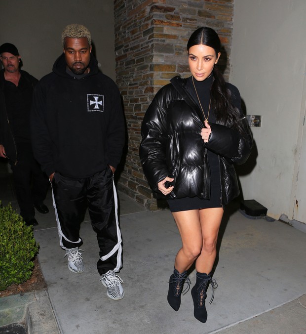 X17 - Kim Kardashian e Kanye West em cinema em Los Angeles, nos Estados Unidos (Foto: X17online/ Agência)
