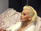 Christina Aguilera posa só de roupão e mostra demais em rede social