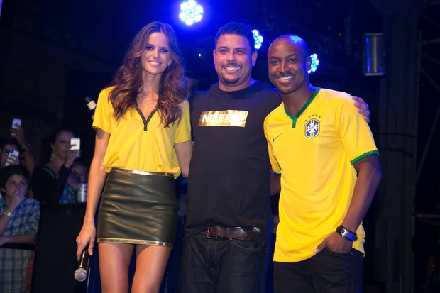 Izabel Goulart, Ronaldo Fenomeno e Thiaguinho (Foto: Divulgação)