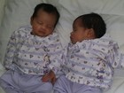 Dentinho posta foto das filhas gêmeas recém-nascidas: 'Saudade'