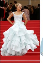 Blake Lively vai ao Festival de Cannes com vestido à la Cinderela