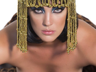 Adriana Birolli incorpora Cleópatra em foto ousada