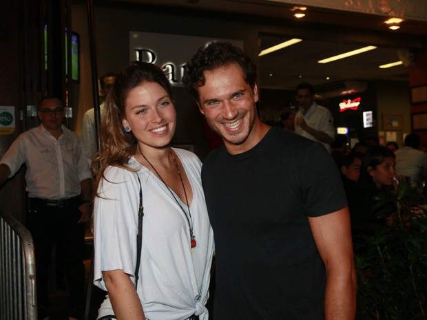 Paulo Rocha e a namorada, Juliana Pereira, em festa na Zona Sul do Rio (Foto: Isac Luz/ EGO)