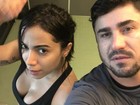 Anitta posa com top decotado e barriga de fora em selfie pós-treino