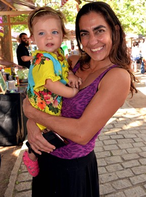 Carol Machado e a filha (Foto: Cristina Granato / Divulgação)