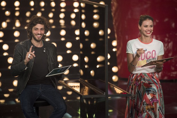 Chay Suede e Laura Neiva no programa Amor &amp; Sexo (Foto: Globo / Mauricio Fidalgo)