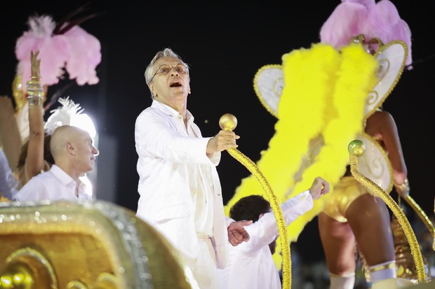 Caetano Veloso no desfile da Mangueira: campeã do carnaval 2016 (Foto: Tata Barreto| Riotur)