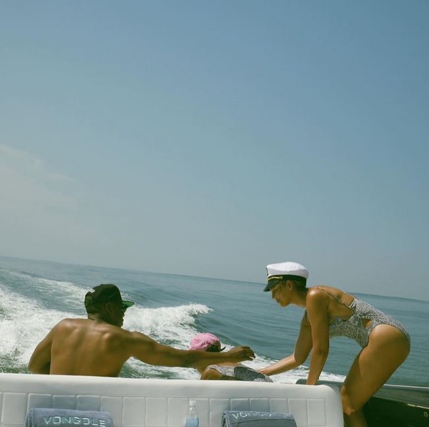 Beyonce curte passeio de barco com Jay-Z e Blue Ivy (Foto: Instagram / Reprodução)