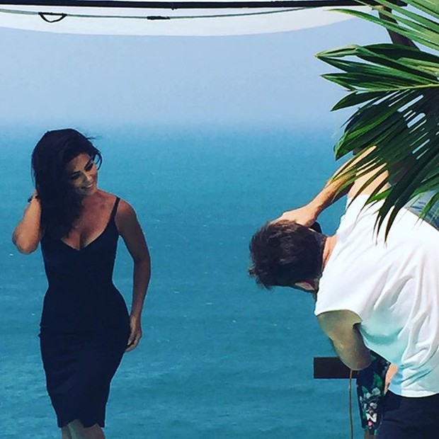 Juliana Paes usa pretinho em ensaio (Foto: Instagram/ Reprodução)