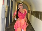 Amanda Djehdian usa look decotado para ensaio da Gaviões da Fiel