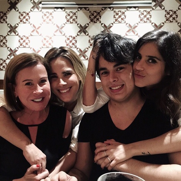 Zilu Camargo com os filhos, Wanessa, Camilla Camargo e Igor (Foto: Instagram/ Reprodução)