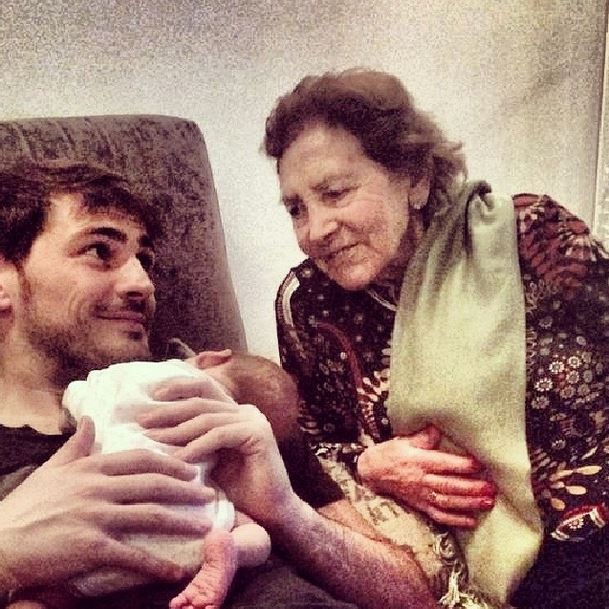 Iker Casillas mostra filho (Foto: Instagram/Reprodução)