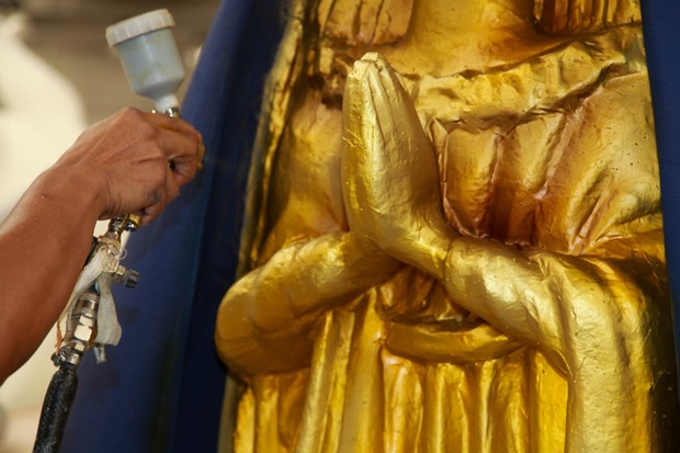 Detalhe de umas da esculturas de Nossa Senhora Apecida  (Foto: Marcos Ribas/EGO)