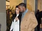 Grávida, Kim Kardashian passeia com Kanye West em Paris