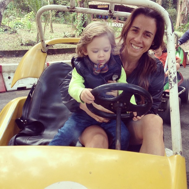 Vittorio, filho de Adriane Galisteu, com a tia (Foto: Instagram/Reprodução)