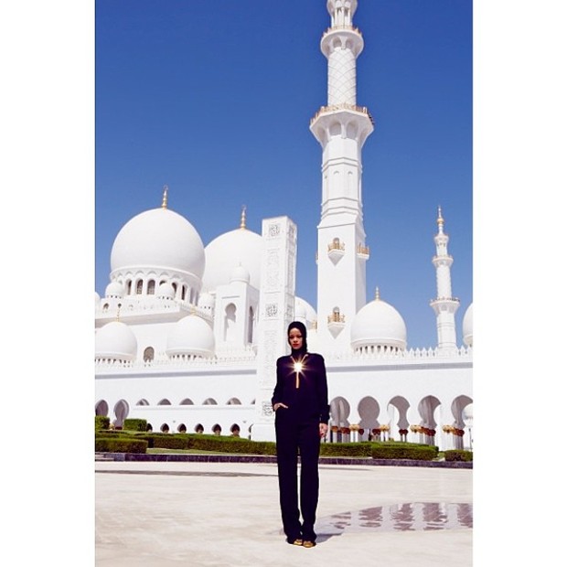 Rihanna em Abu Dhabi (Foto: reprodução do Instagram)