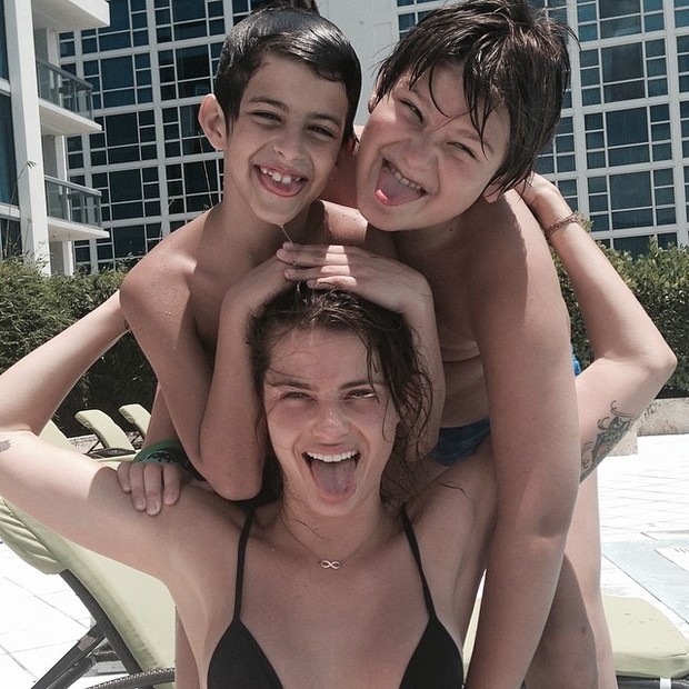 Isabelli Fontana com os filhos (Foto: Instagram / Reprodução)