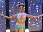 Aline Riscado usa look transparente em gravação para o carnaval