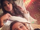 Giovanna Antonelli e Bruna Marquezine fazem 'selfie' em gravação