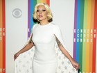 Lady Gaga quebra look ‘básico’ com maquiagem com brilhos