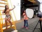 No Paparazzo, Priscila Pires se inspira em Kim Kardashian: 'Me sentindo rica'