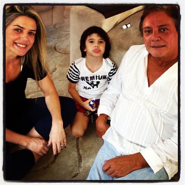 Mari Alexandre e Fabio Jr com o filho (Foto: Instagram/Reprodução)