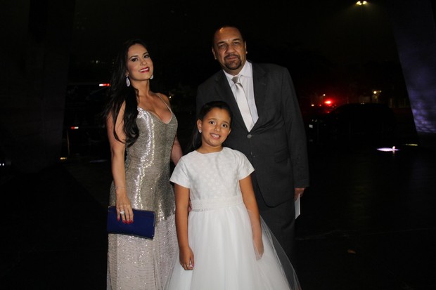 Rômulo Costa, pai do noivo, Priscila Nocetti e a filha, Yasmin (Foto: Rogerio Fidalgo e Anderson Borde/Agnews)