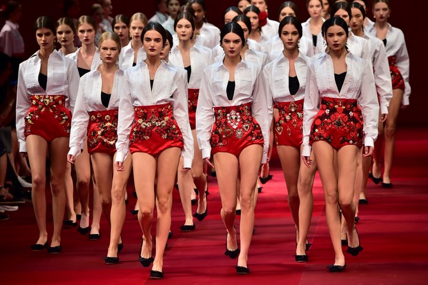 MODA - Semana de Moda de Milão Spring 2015] Dolce & Gabbana (Foto: AFP)