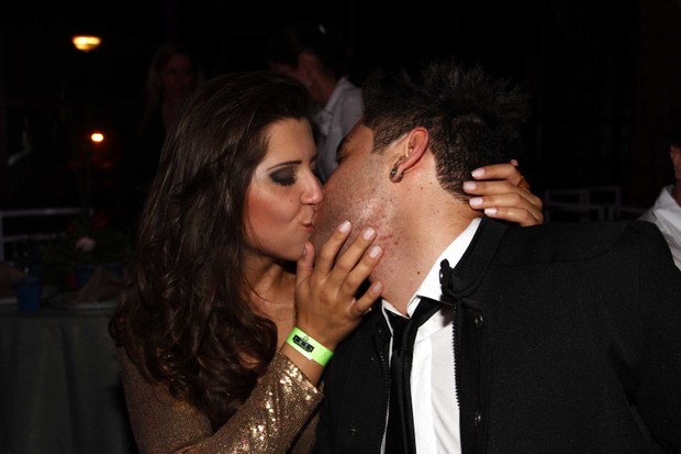 Nasser e Andressa se beijam (Foto: Paduardo/Ag News)