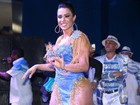 Gracyanne Barbosa usa vestido decotado e com transparências