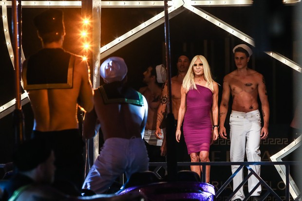 EGO - Aos 59 anos, Donatella Versace rouba a cena na passarela da SPFW -  notícias de Moda