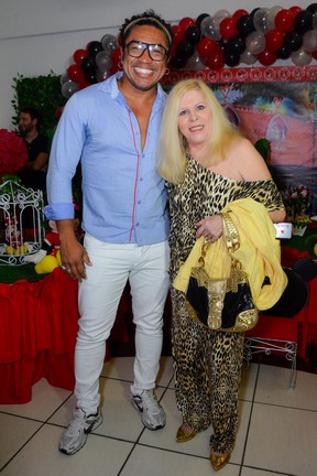 Vanusa e o produtor Sebah Vieira em festa em São Paulo (Foto: Caio Duran/ CDC Shows e Eventos/ Divulgação)