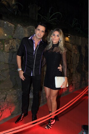 Latino e a modelo Fabi Araújo em festa no Rio (Foto: Marcello Sá Barretto/ Ag. News)