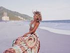 Grazi Massafera posa linda em praia do Rio e fãs elogiam: 'Deusa'