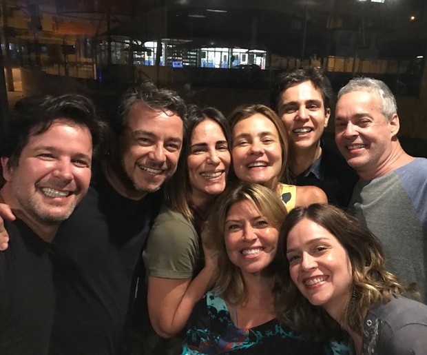Adriana Esteves comemora aniversário com amigos (Foto: Instagram / Reprodução)