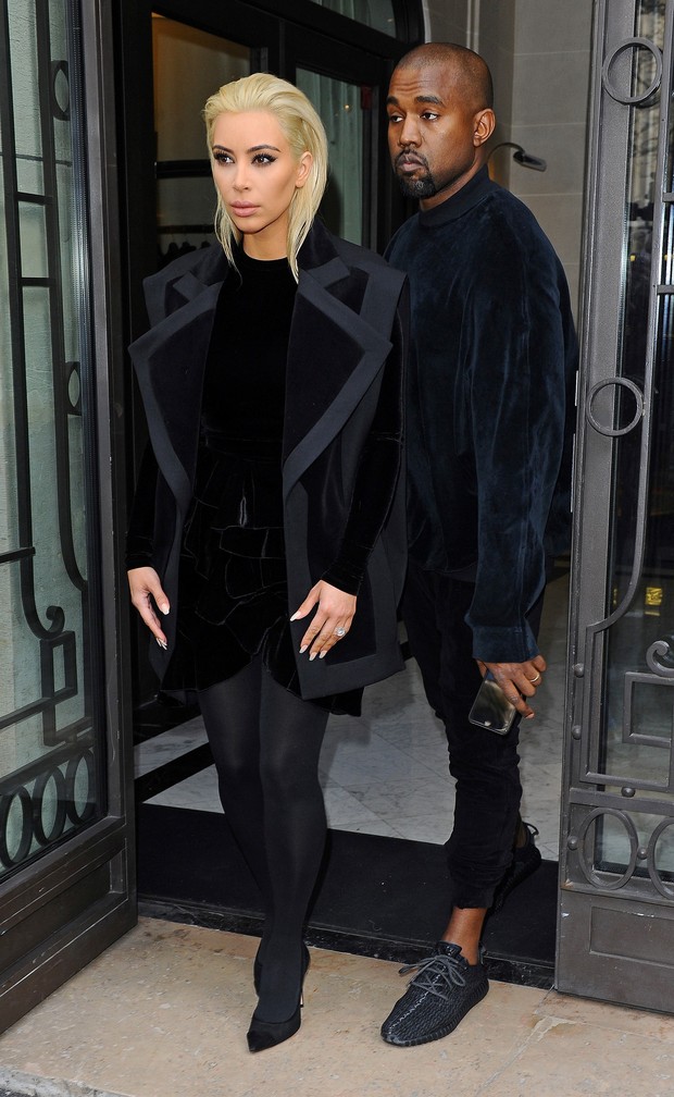 Kim Kardashian e Kanye West na semana de moda de Paris (Foto: AKM-GSI Brasil)