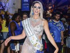 Carol Narizinho aposta em vestido transparente para cair no samba