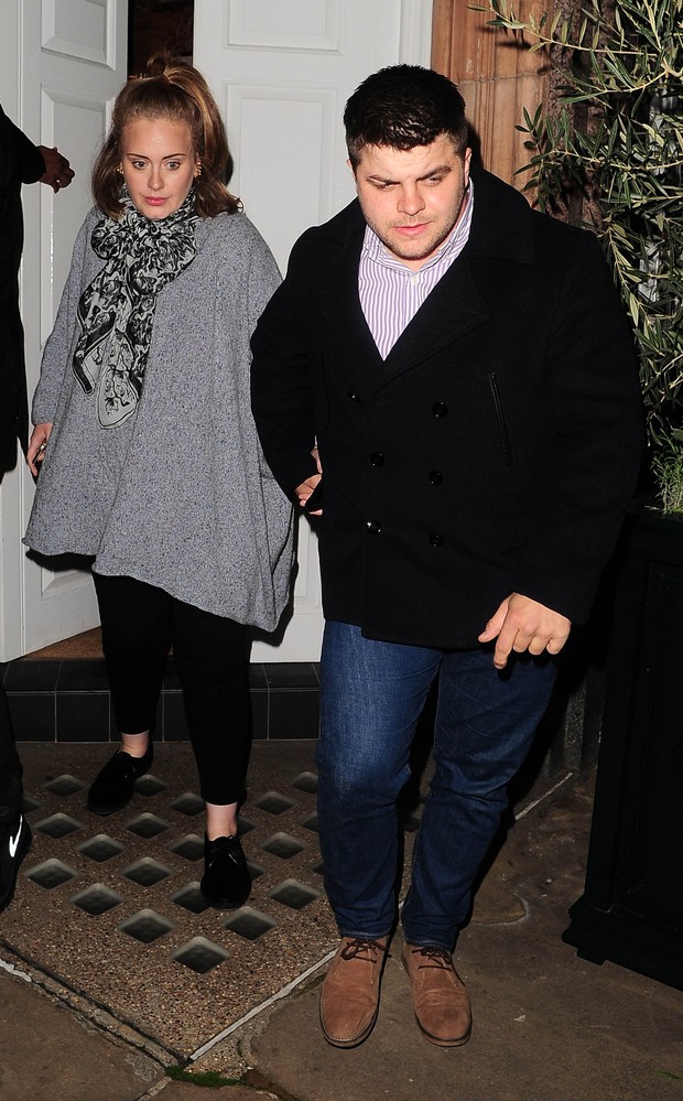 Adele e Simon Konecki em Londres, na Inglaterra (Foto: Grosby Group/ Agência)