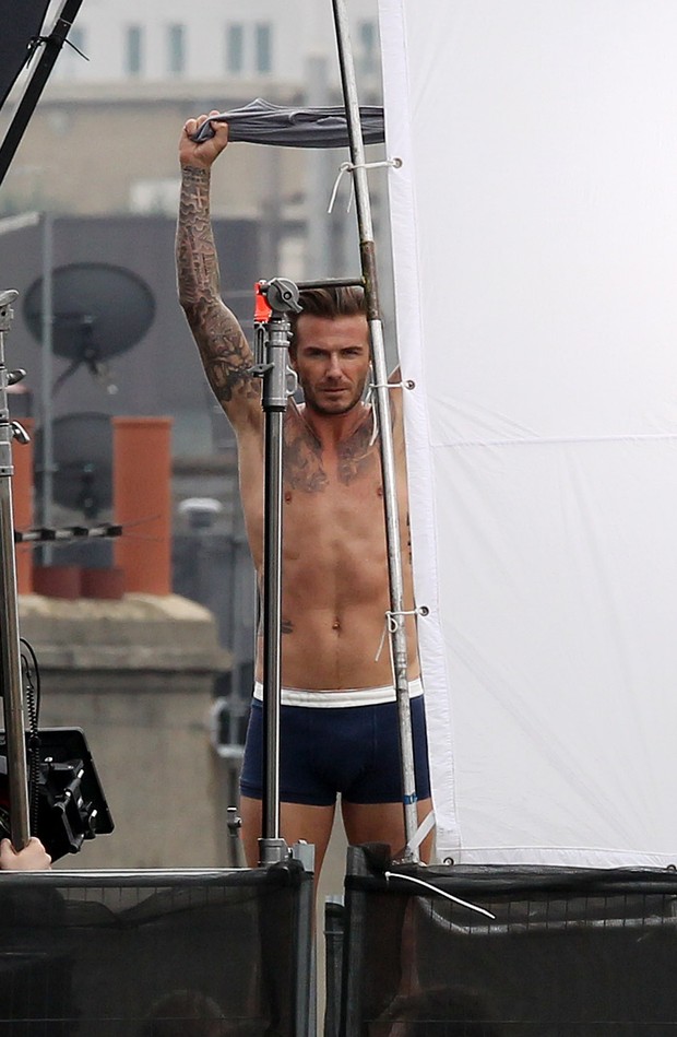 David Beckham posa de cueca em Londres, na Inglaterra (Foto: AKM-GSI Brasil/ Splash News)