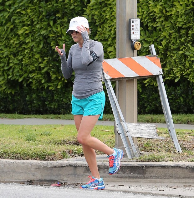 X17 - Reese Witherspoon se exercita em Los Angeles, nos Estados Unidos (Foto: X17online/ Agência)