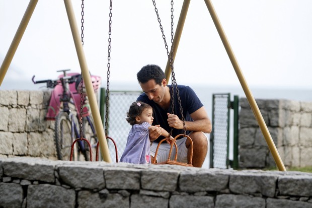 Mouhamed Harfouch com a filha (Foto: Gil Rodrigues / Foto Rio News)