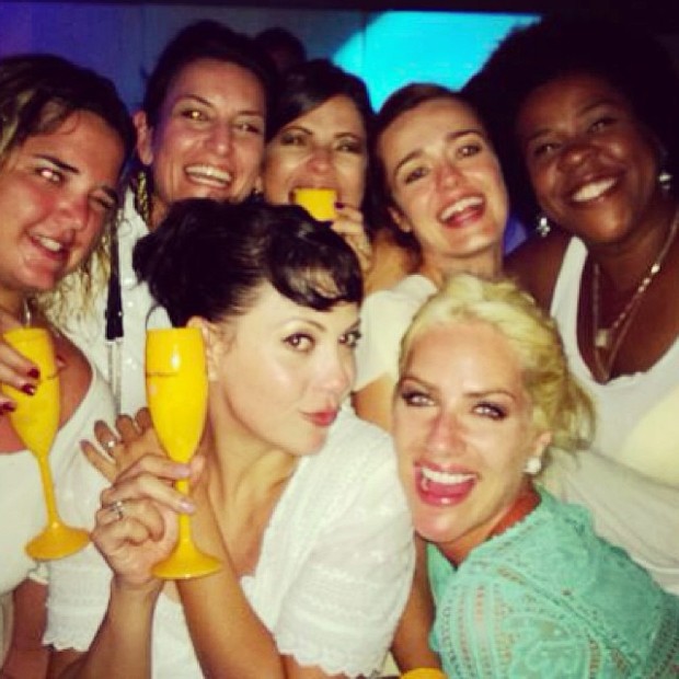Aninha Lima no réveillon com Giovanna Ewbank, Cacau Protásio e mais amigas (Foto: Reprodução / Instagram)