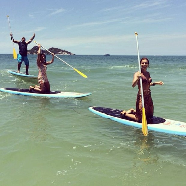 Grazi Massafera e Ana Lima no Stand Up Paddle (Foto: Instagram / Reprodução)